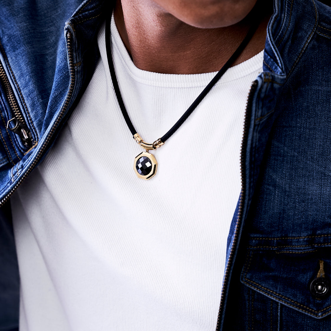 UNrust アンラスト Ray レイ 磁気ループ 磁気ネックレス ゴールド 着用イメージ