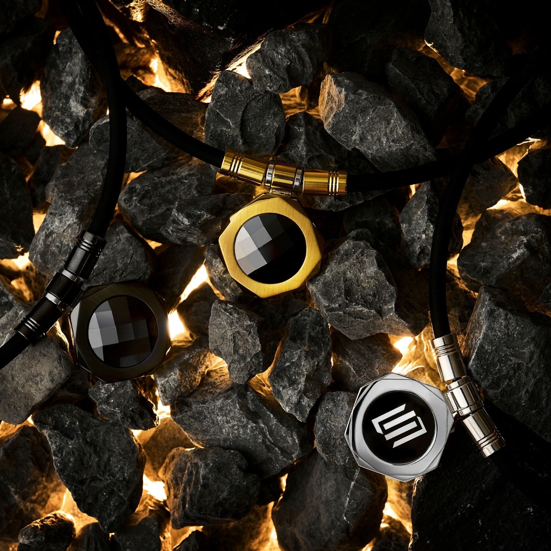 UNrust アンラスト Ray Edge レイエッジ 磁気ネックレス ゴールド シルバー ブラック 商品写真